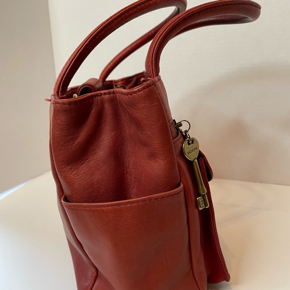 👜 Vintage Fossil red leather purse. Many pockets.  Great preowned condition. 👜 - Picture 10 of 13
